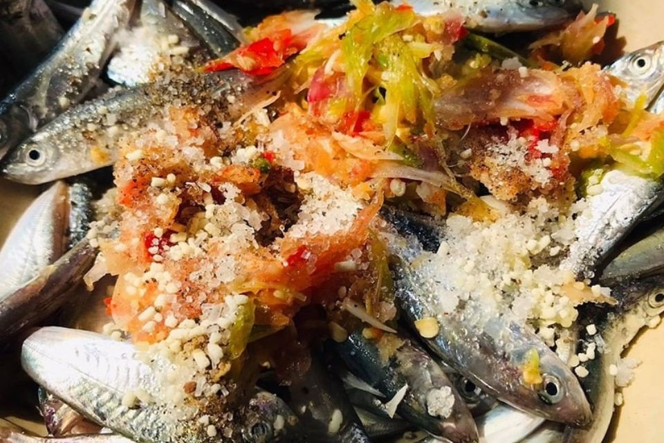 Cá nục hấp cuốn bánh tráng 4