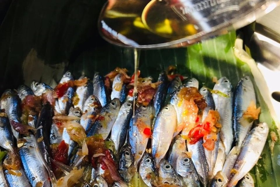 Cá nục hấp cuốn bánh tráng 5