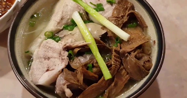 Thành phẩm vịt nấu măng khô thơm ngon tại nhà