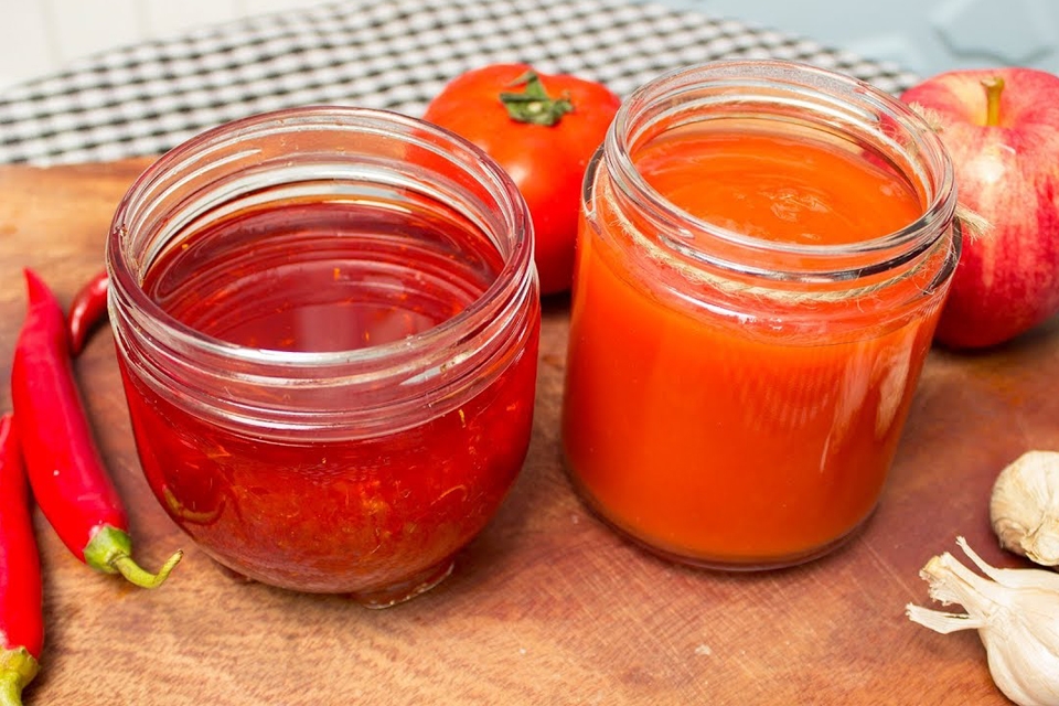 Bạn có thể đựng sốt vào hũ thủy tinh để dùng lâu dài