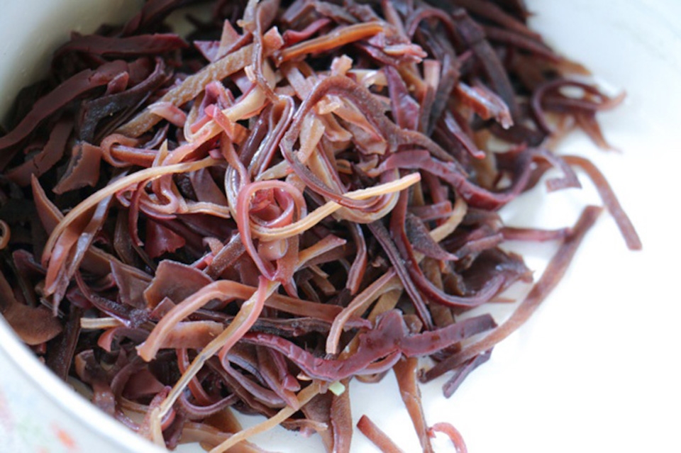 Sơ chế nhân trong cách làm bánh rán mặn