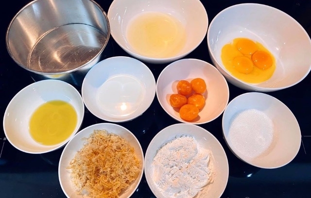 Bánh bông lan trứng muối hình 1