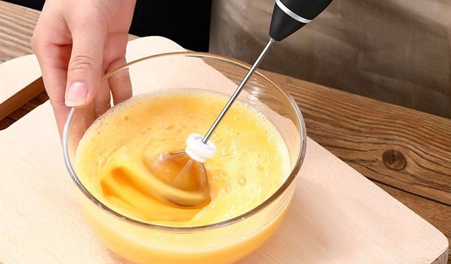 Bánh bông lan trứng muối hình 2