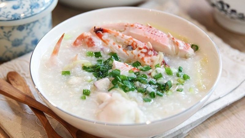 Bát cháo cua thanh đạm, ấm nóng được nêm nếm vừa miệng