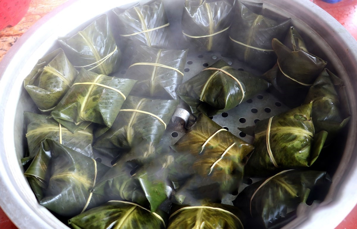 Bánh phu thê gói lá chuối, lá dứa