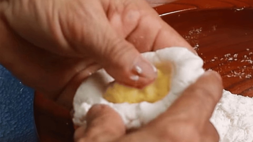 Tạo hình vỏ bánh