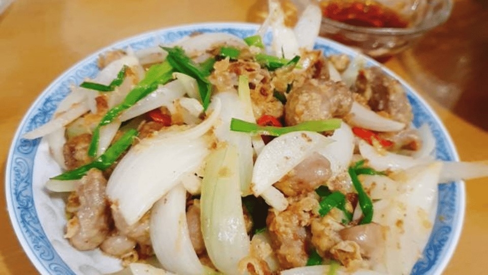 Bao tử cá basa xào hành tây