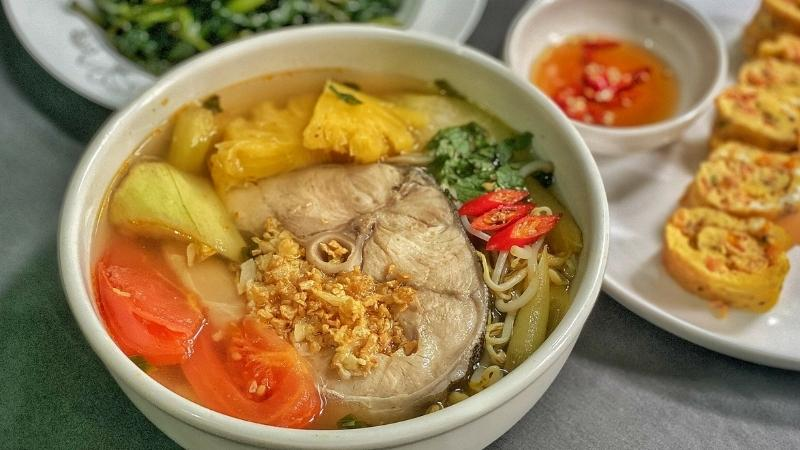 Canh chua cá bớp nấu dứa thơm ngon