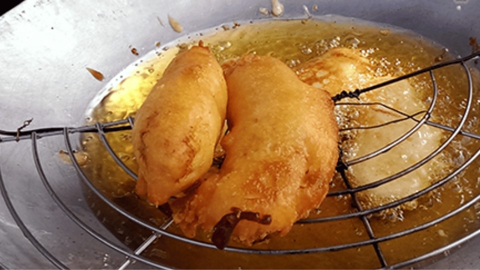 Chiên chuối ngập dầu
