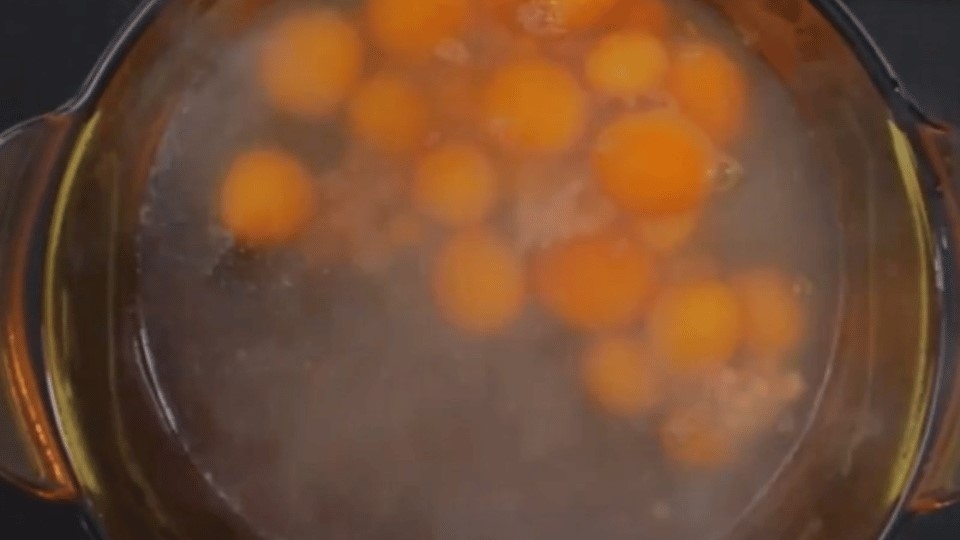 Sơ chế trứng non