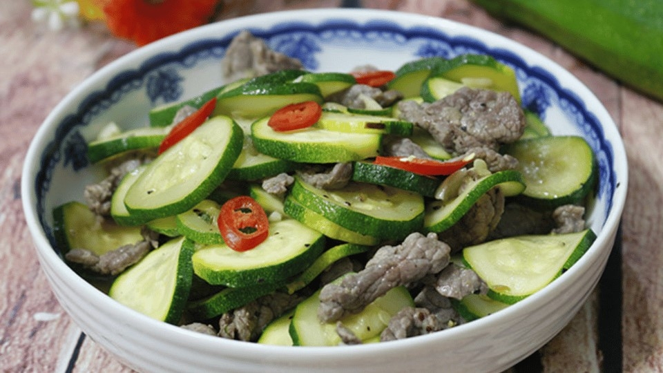 Bí ngòi xào thịt bò ngon