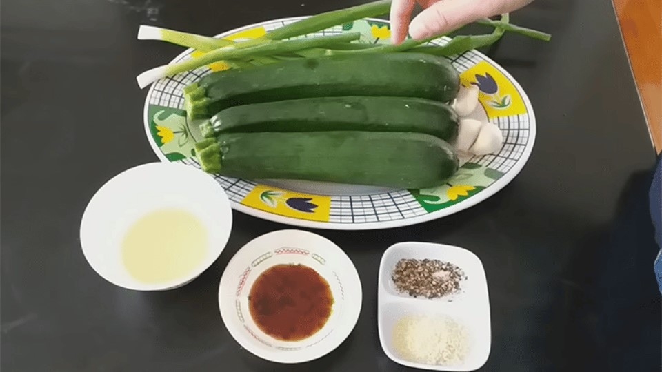 Nguyên liệu làm bí ngòi xào