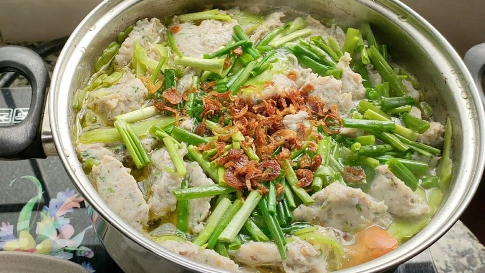 Lẩu chả cá