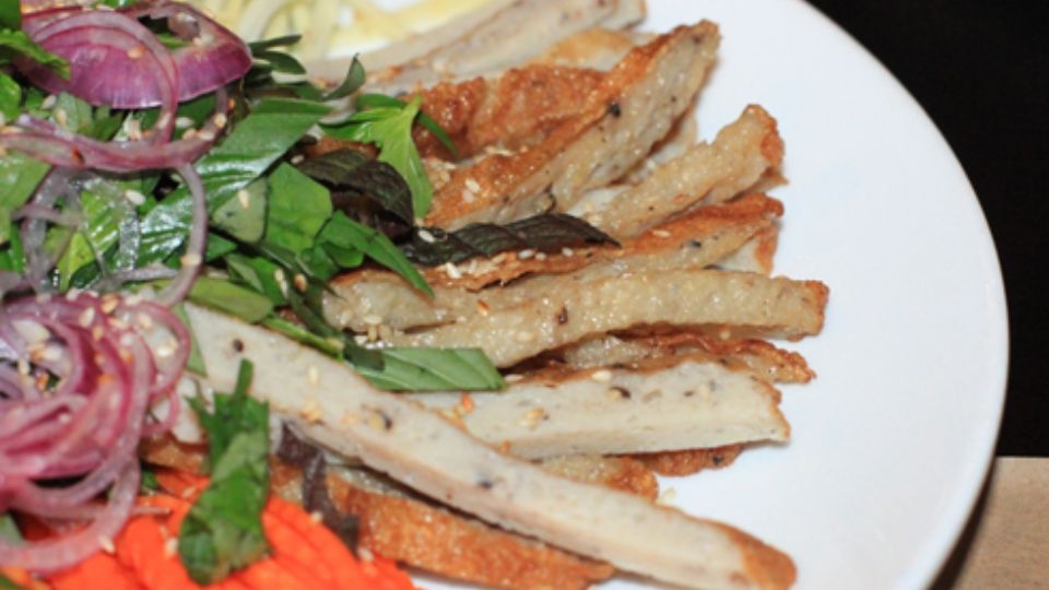 Gỏi chả cá ngũ vị