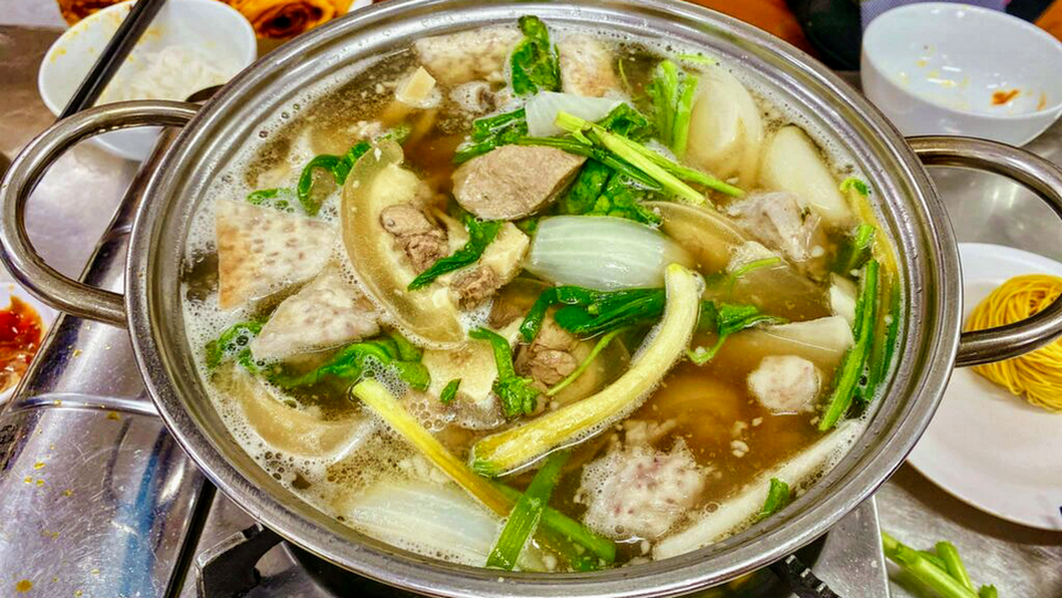 Thưởng thức món ngon cùng gia đình 