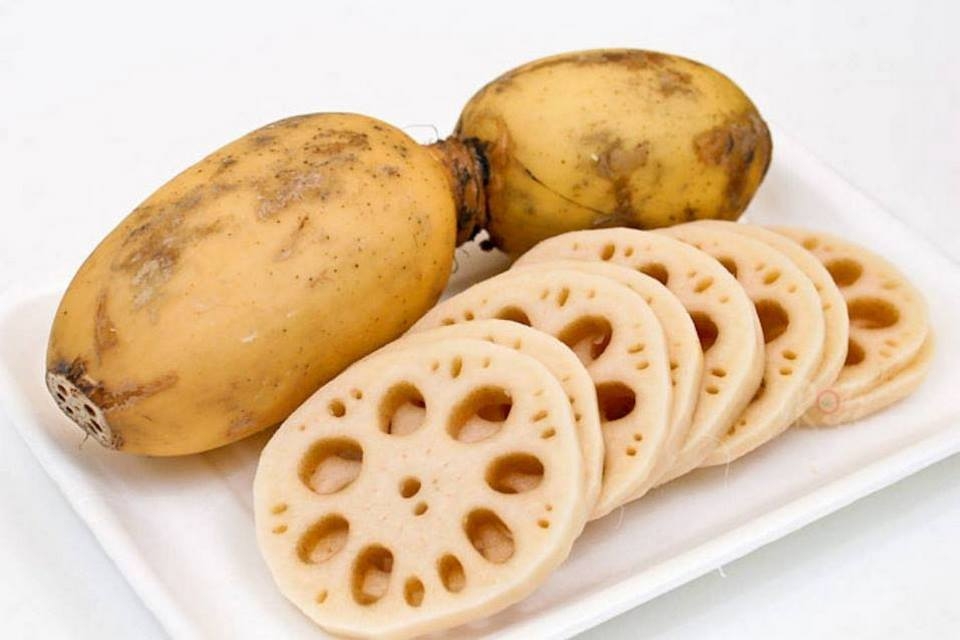 Ưu tiên mua củ sen tươi 
