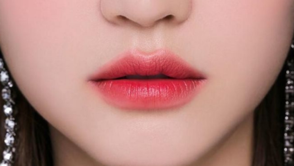 Son môi Xử nữ hợp màu đỏ