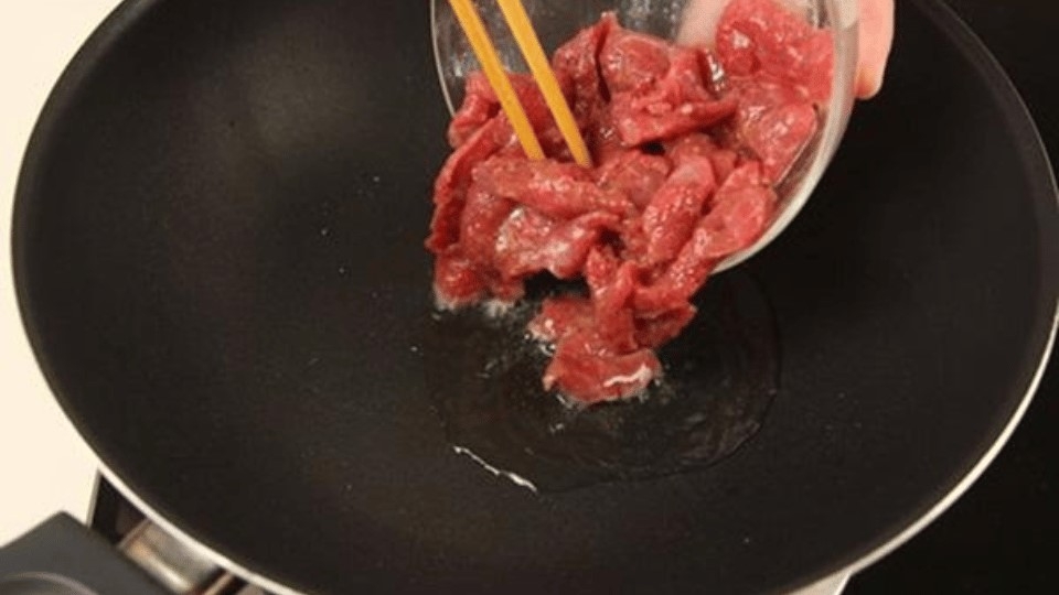 xào thịt bò