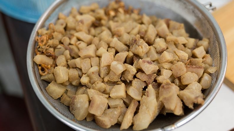 Cách làm kho quẹt tóp mỡ 3