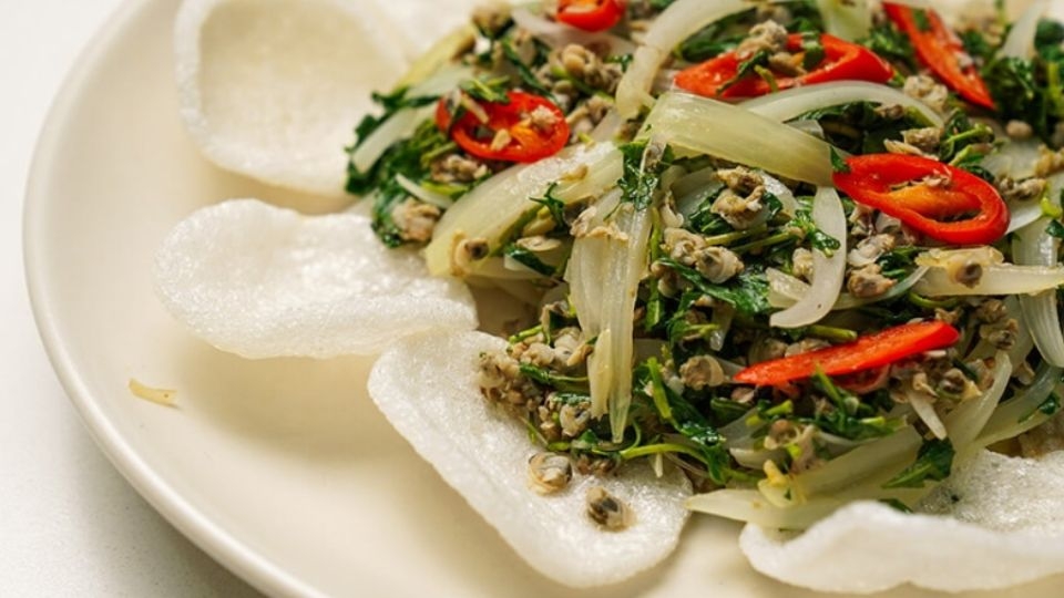hến xào hành tây