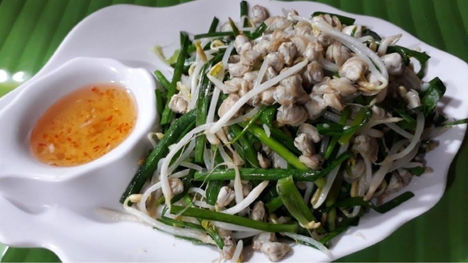 hến xào giá hẹ