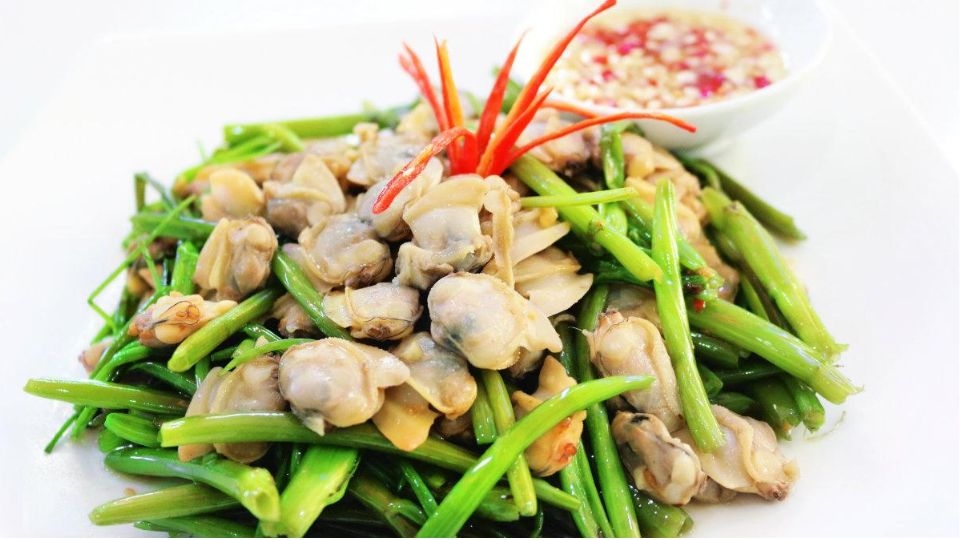 hến xào rau muống
