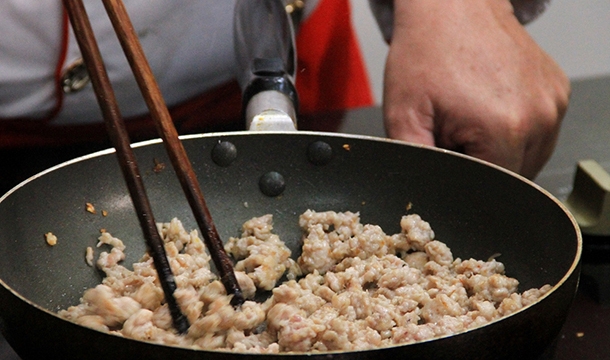 Xào chín thịt băm