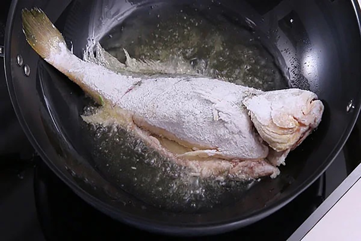 cách chiên cá giòn - hình 3