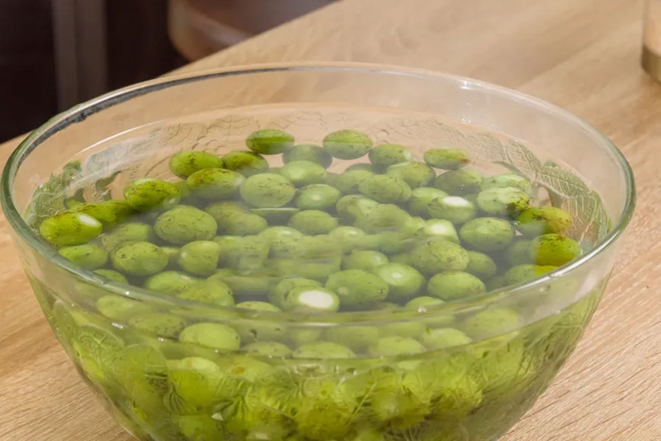 Cách ngâm sấu với tỏi ớt - Ảnh 04