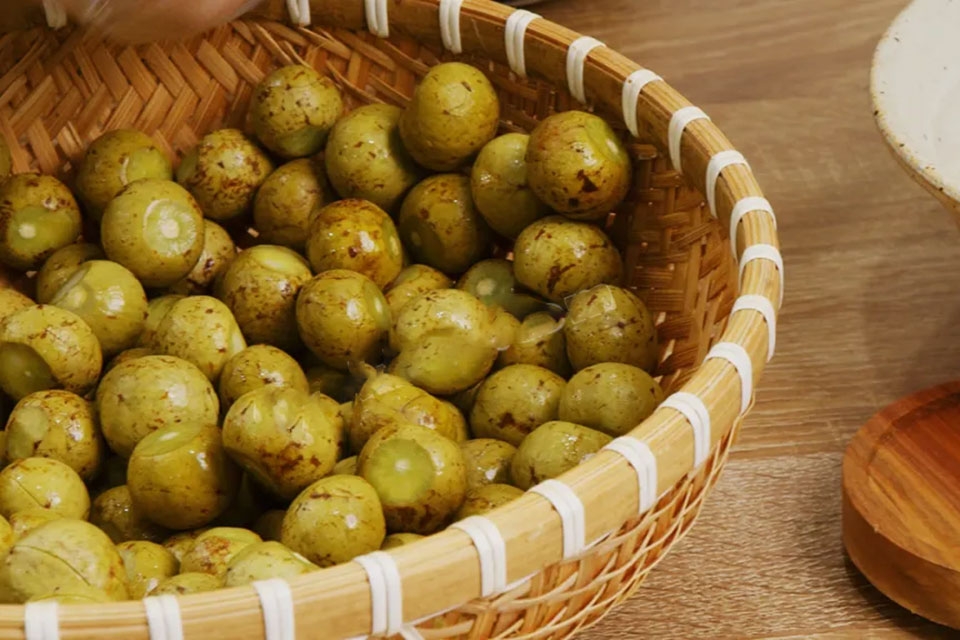 Cách ngâm sấu với tỏi ớt - Ảnh 05