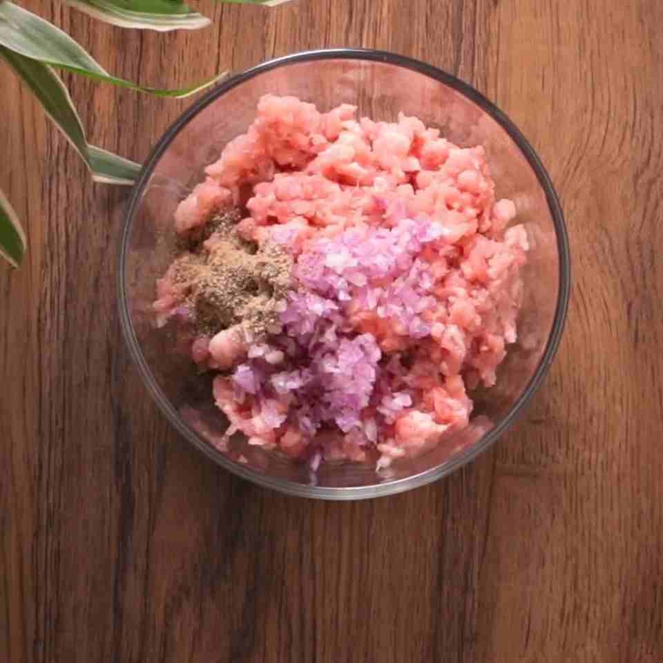 Thêm các gia vị cần thiết