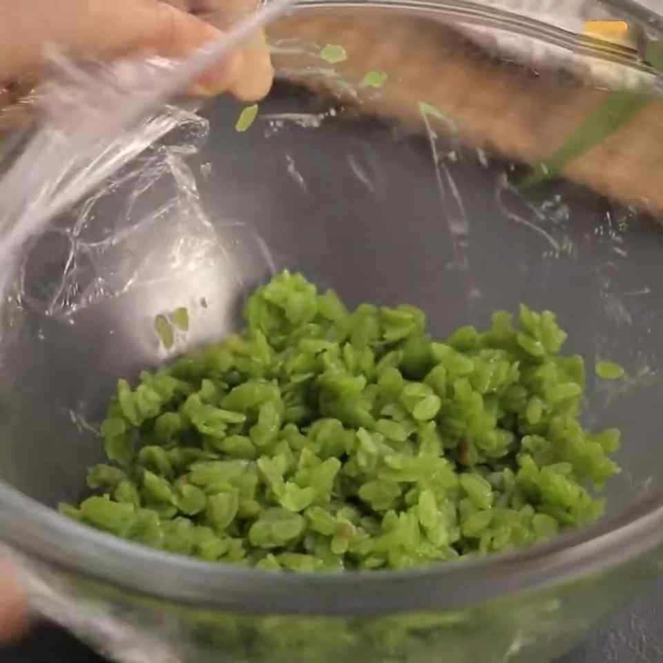 Thực hiện quy trình hấp cốm