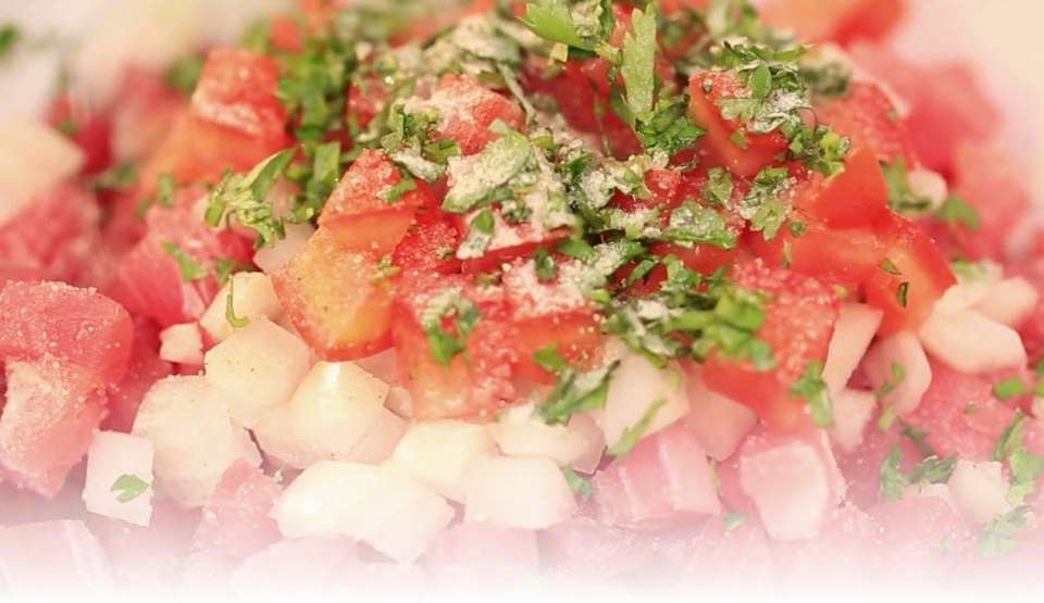 Thái nhỏ miếng cá ngừ