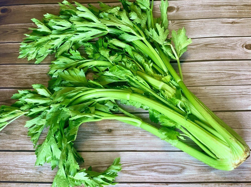 Nấu mực xào cần tỏi giòn dai, hấp dẫn nhưng cực kỳ đơn giản, bổ dưỡng tại nhà 2