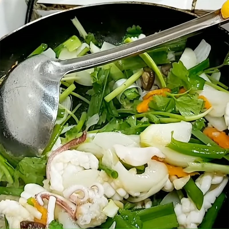 Nấu mực xào cần tỏi giòn dai, hấp dẫn nhưng cực kỳ đơn giản, bổ dưỡng tại nhà 7