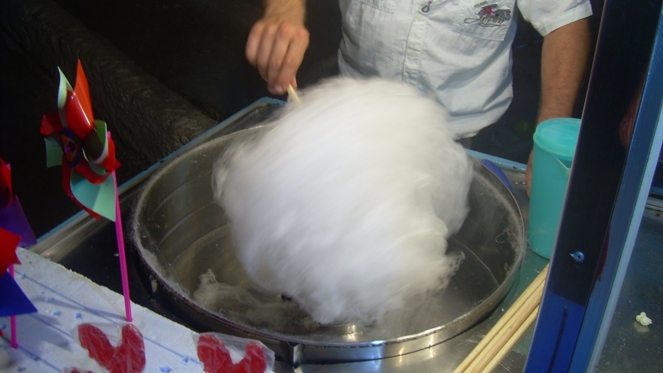 đồ ăn tuổi thơ - kẹo bông gòn