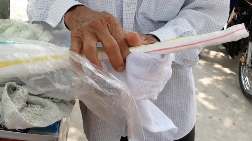 đồ ăn tuổi thơ - kẹo kéo