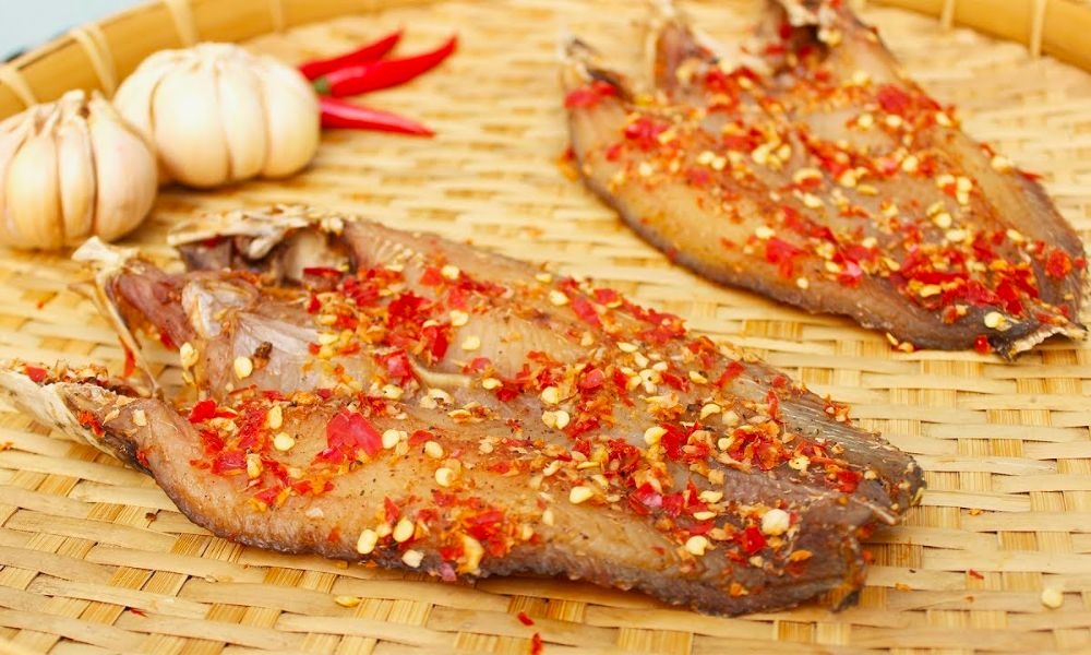 khô cá lóc sốt me đậm đà