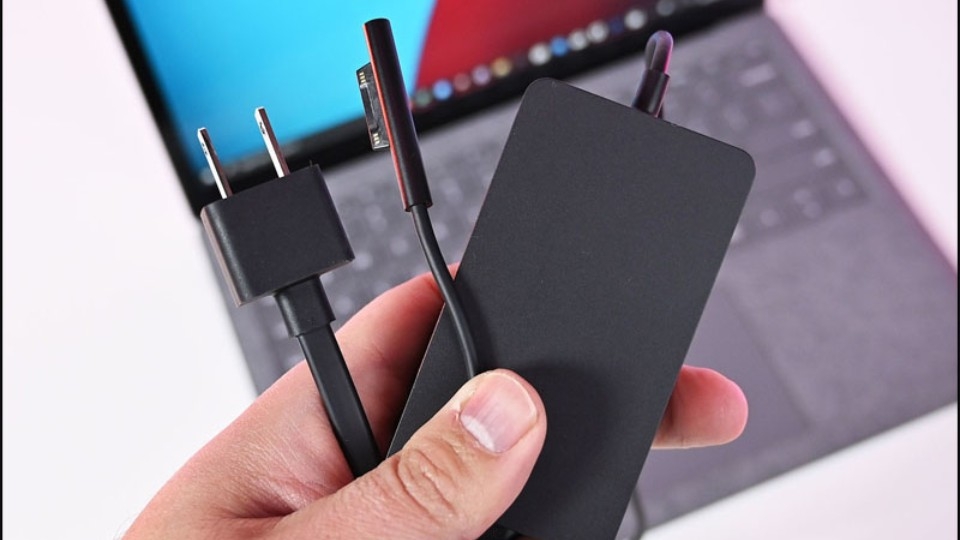 Thay sạc pin laptop mới