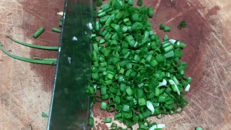 Sơ chế hành lá
