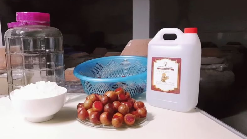 Nguyên liệu làm Rượu mận