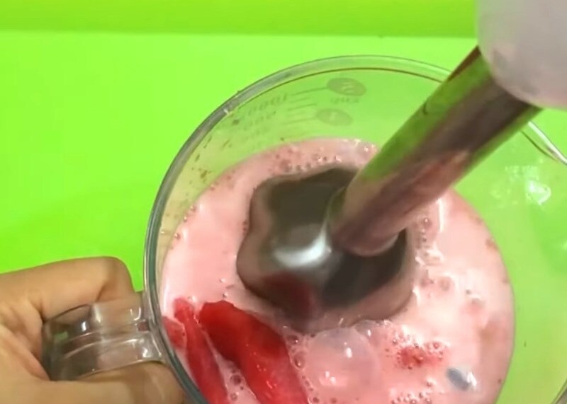 Xay nhuyễn dưa hấu và sữa