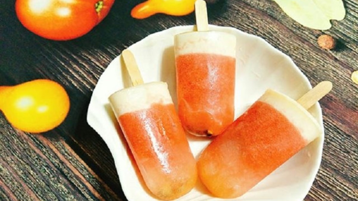 Kem dưa hấu nước cốt dừa thơm ngon, béo ngậy, kem có hai tầng vô cùng thu hút và mới lạ