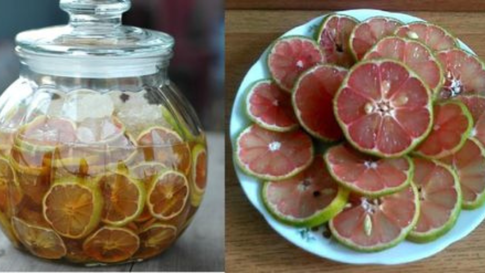 Xếp chanh vào bình đựng