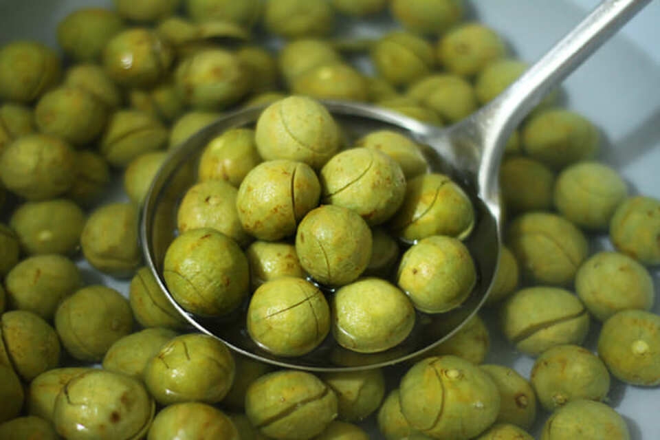 Chần sấu qua nước sối