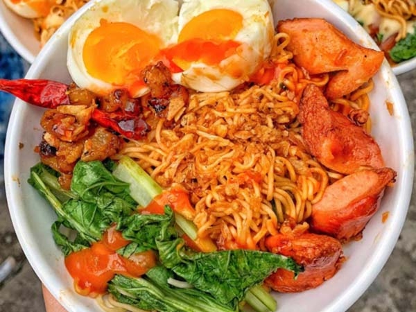 Trình bày và thưởng thức món mì trộn indomie thơm ngon thôi nào