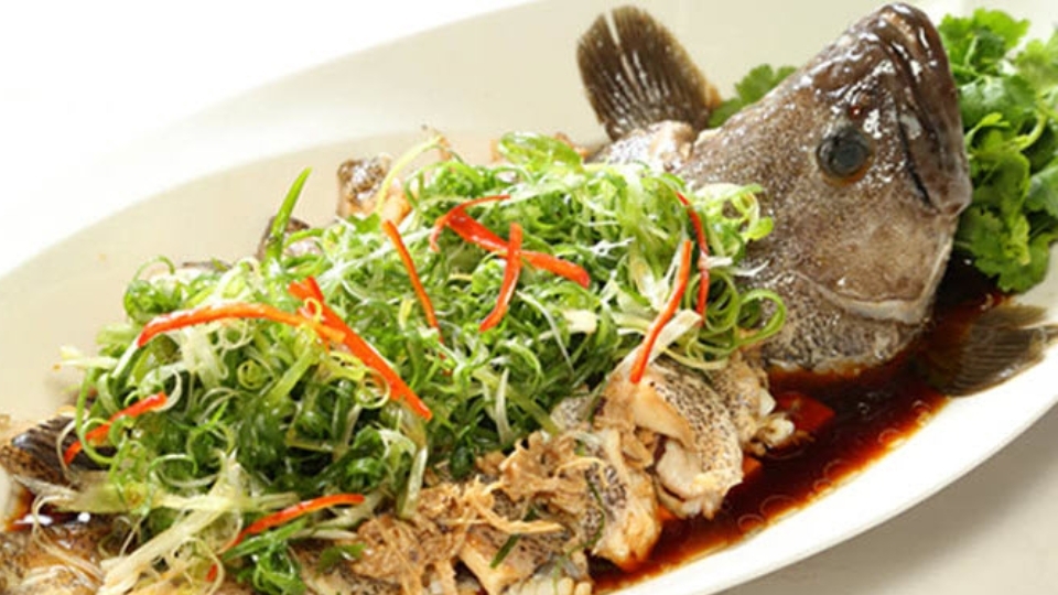 Cá mú hấp hành gừng