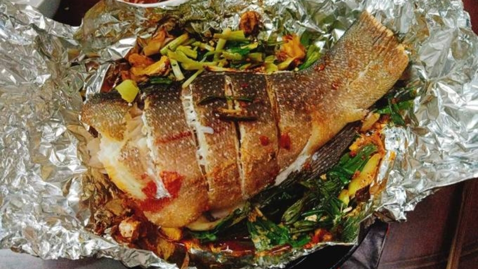 Cá mú cuốn giấy bạc