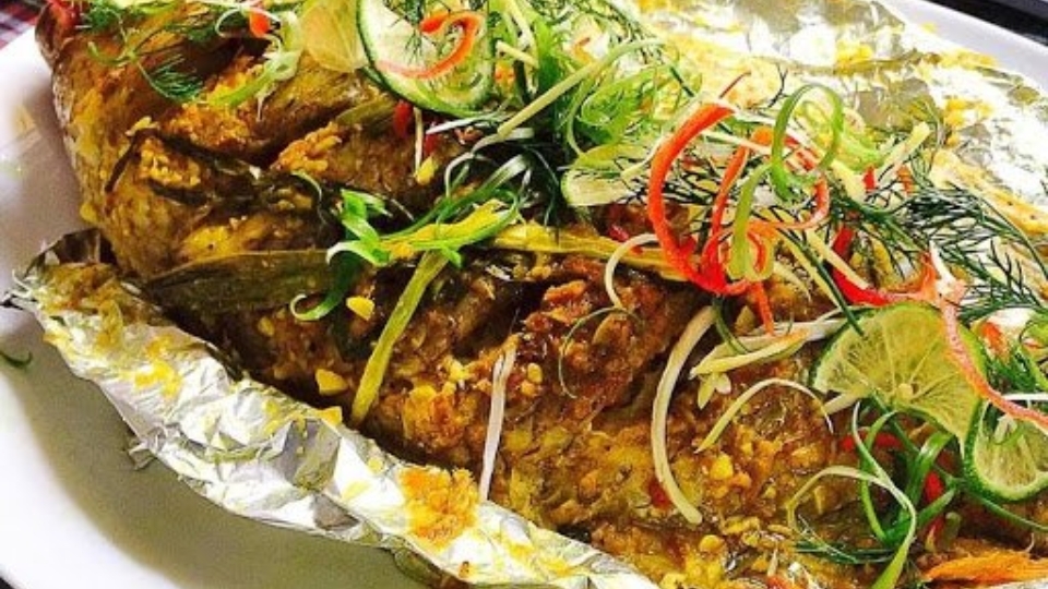 Nướng trong giấy bạc sẽ càng giúp cho thịt cá giữ nguyên được trọn vị thơm ngon của thịt
