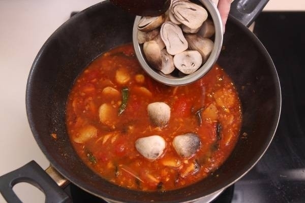 nuoc dung lau tomyum